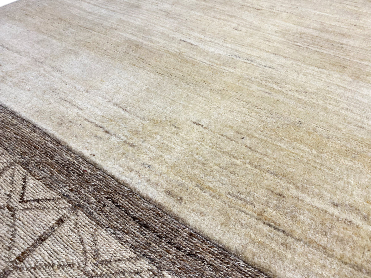 Gabbeh kilim rug, close-up of the woven structure and cream-colored area with brown border