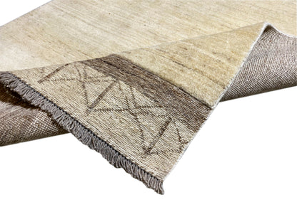 Gabbeh kilim rug, view of the edge with a geometric patterned band and fringes