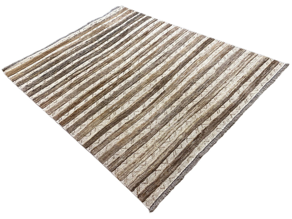 Kelim-Gabbeh-Teppich schräg gelegt: Streifenmuster in Beige und Braun, mit Fransen