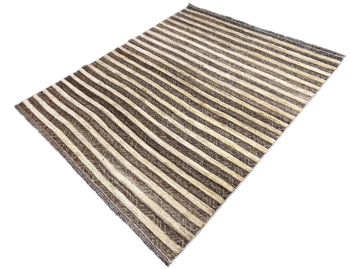 Kelim-Gabbeh-Teppich mit schrägem Streifenmuster in Dunkelbraun, Beige und Gelb