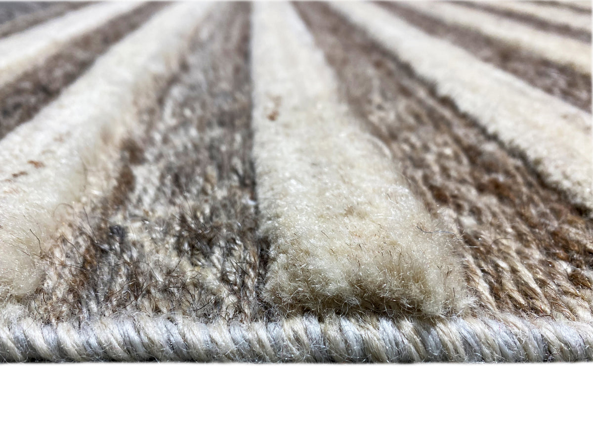 Kelim-Gabbeh-Teppich, Detail der Teppichoberfläche und farbiger Einfassungsnaht