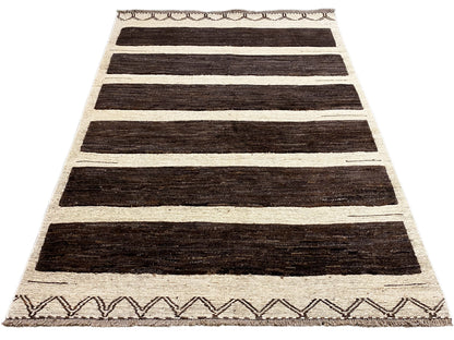 Kelim Gabbeh Teppich mit dunkelbraunen Querstreifen und beigen Flächen, eingefasste Kanten