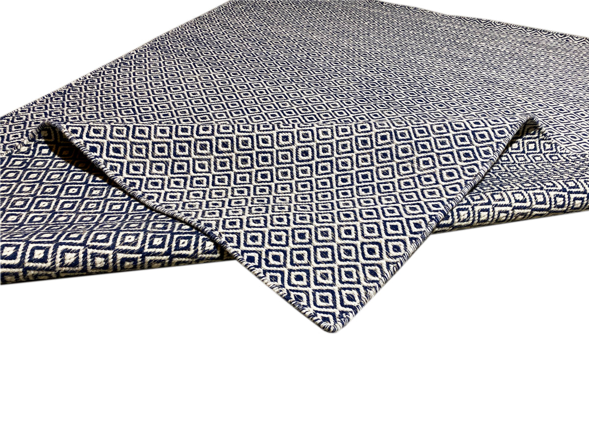 Kelim-Teppich mit Fransen an der Ecke, Rauten-Diamond-Muster in Blau/Weiß