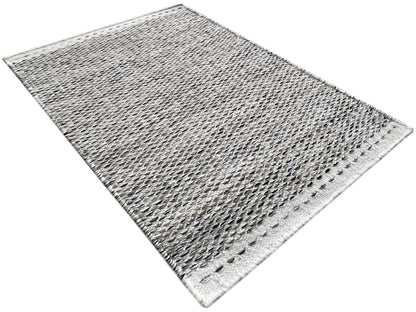 Kelim-Teppich Dot 60x90 cm, diagonale Ansicht des Punktmusters, hellgrau mit dunklen Punkten