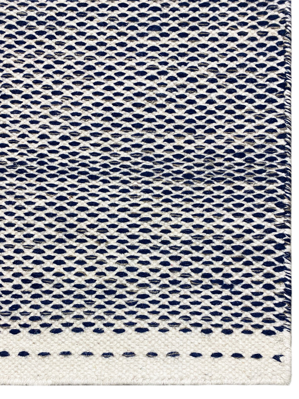 Kelim-Teppich Detail: rundes Webmuster in Blau mit heller Abschlusskante