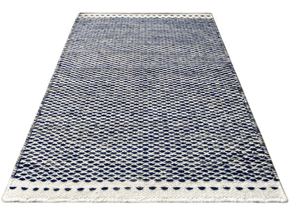 Blauer Kelim-Teppich 60x90 cm flachliegend, blau-weißes Webmuster, Zierkante