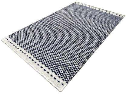 Blauer Kelim-Teppich 60x90 cm diagonal, blau-weißes Punktmuster, Zierkante