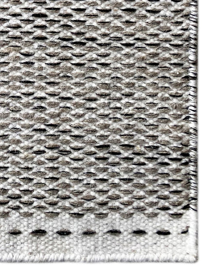 Kilim rug grey 60x90 cm close-up: dense woven pattern with dotted border