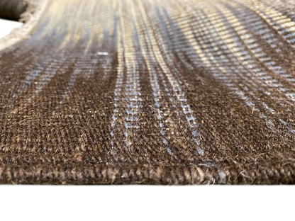 Kelim-Teppich Nahaufnahme: kurze Florstruktur und Streifen in braun, beige und blaugrau