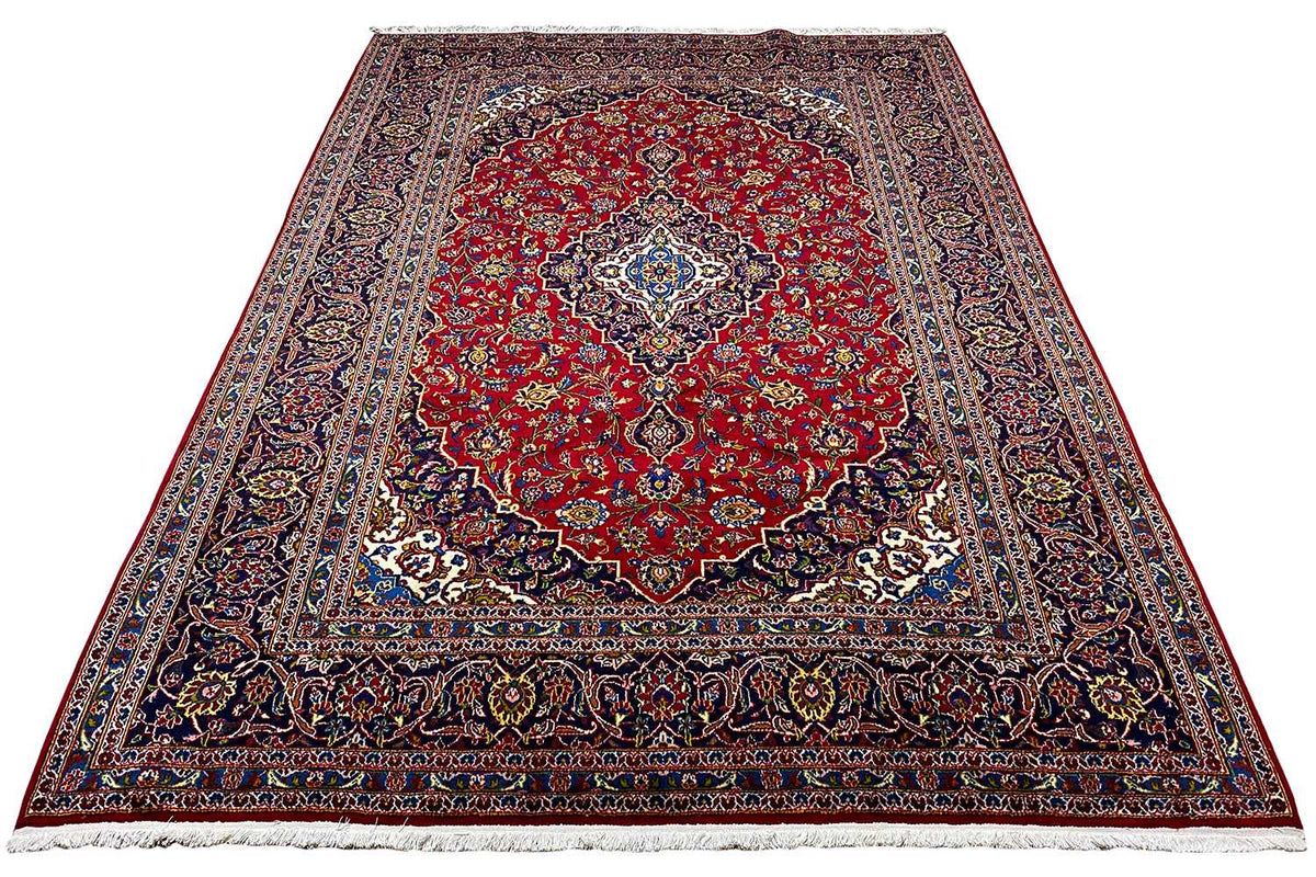 Keshan rug 296x204 cm with a red central medallion, dark blue border and fringes