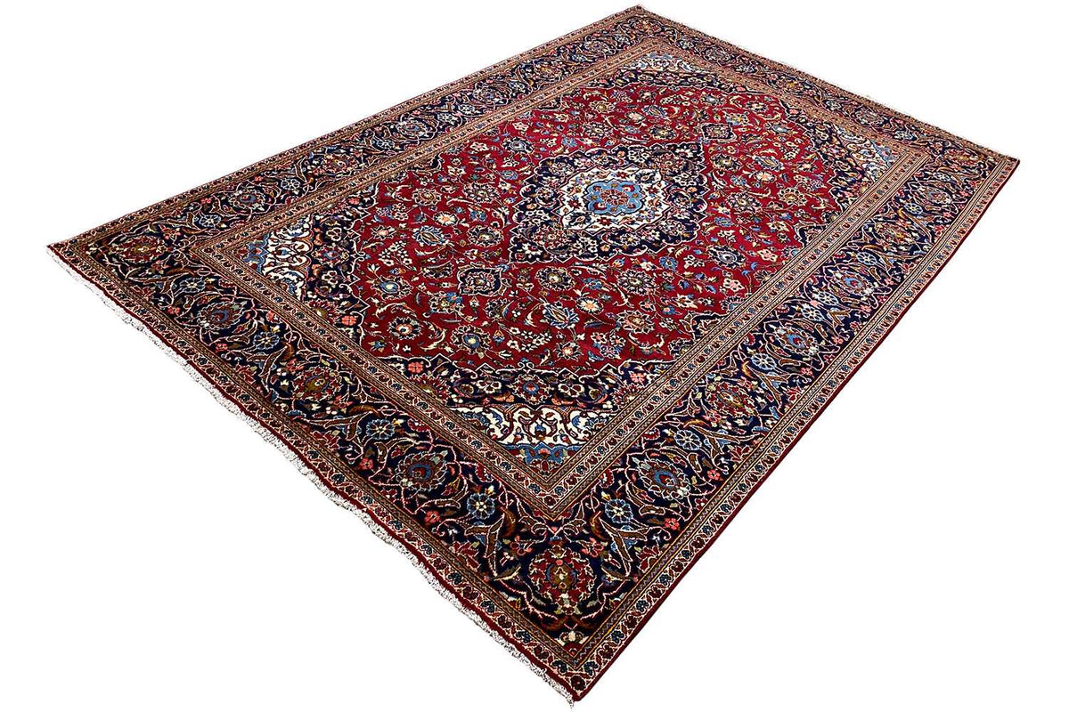 Rug 295x194 cm when laid out, red pattern with a medallion in a dark blue border