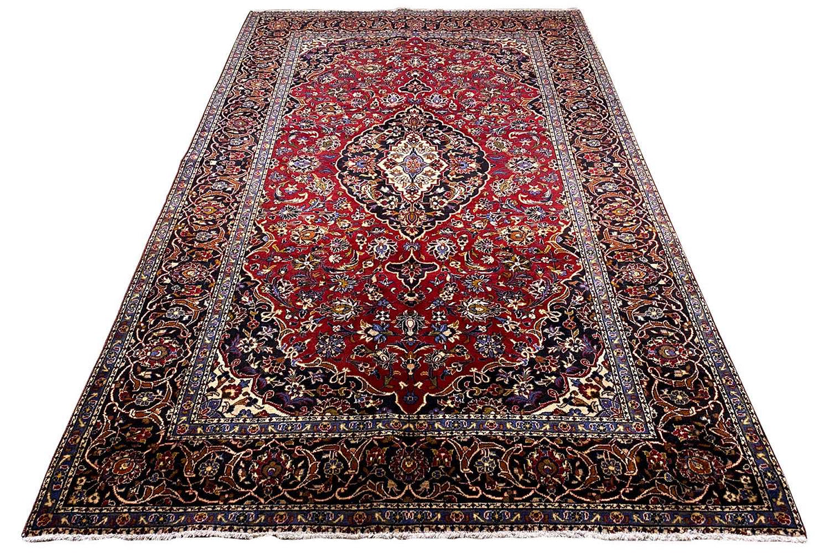 Keshan rug (318x192 cm), red, with an ornamental pattern and dark border