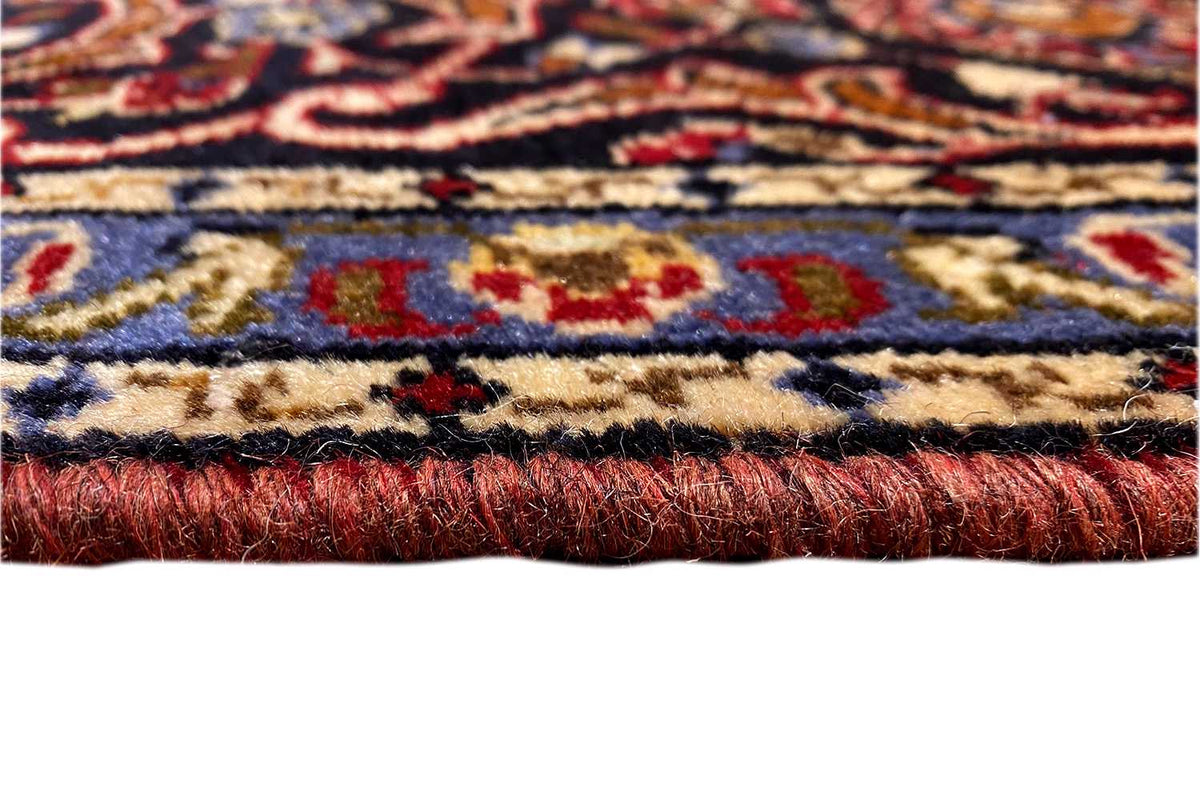 Keshan carpet (318x192 cm) close-up: twisted edge, red texture and pattern