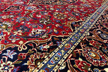 Keshan rug (318x192 cm) close-up: dense pile with a blue-red ornamental pattern