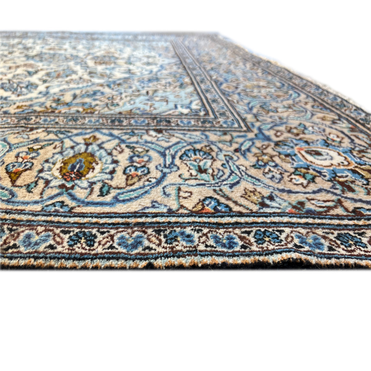 Keshan rug 294x194 cm close-up: blue vine pattern with decorative border