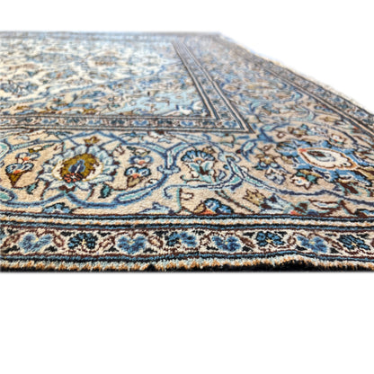 Keshan rug 294x194 cm close-up: blue vine pattern with decorative border
