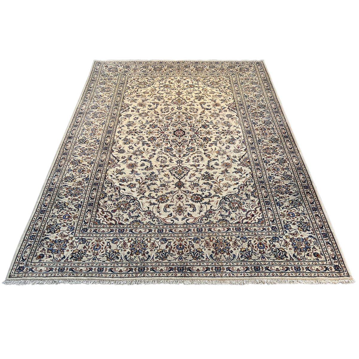 Keshan rug in light beige with a blue ornamental border and lace pattern