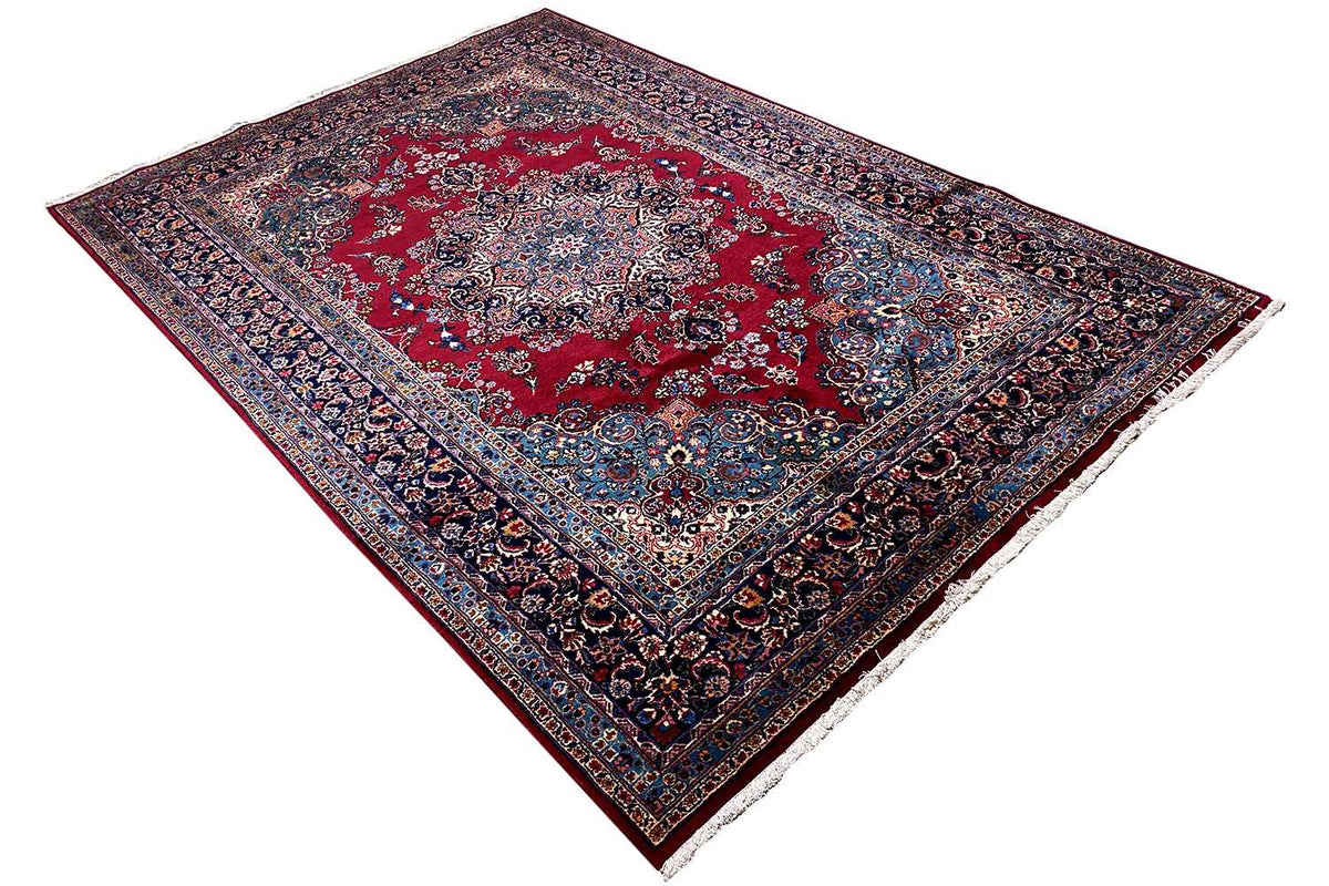 Khorasan rug (296x198 cm) in three-quarter view: red, blue, and delicate vines