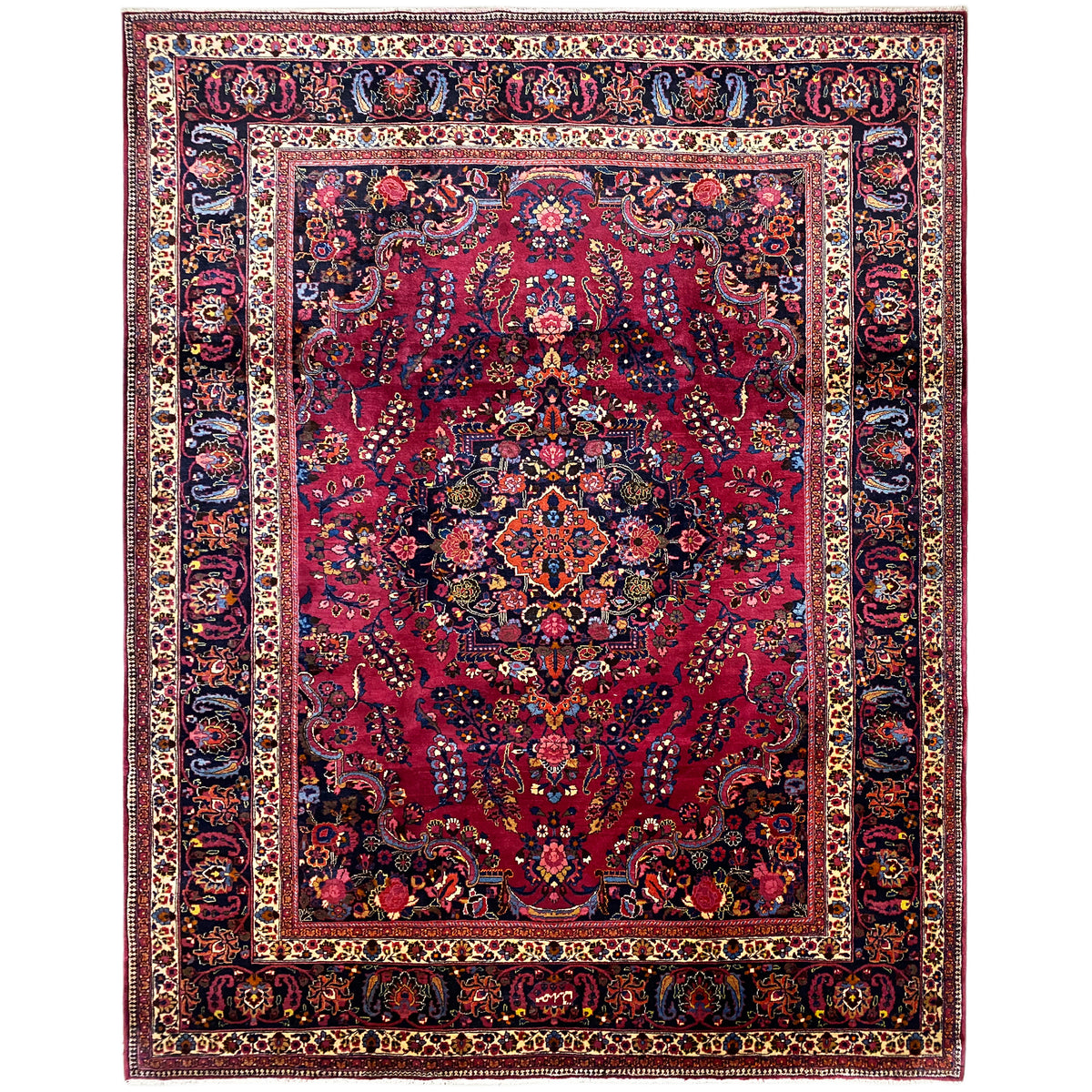 Khorasan-Teppich in Dunkelrot mit zentralem Medaillon, Rahmenbordüren und Ornamenten