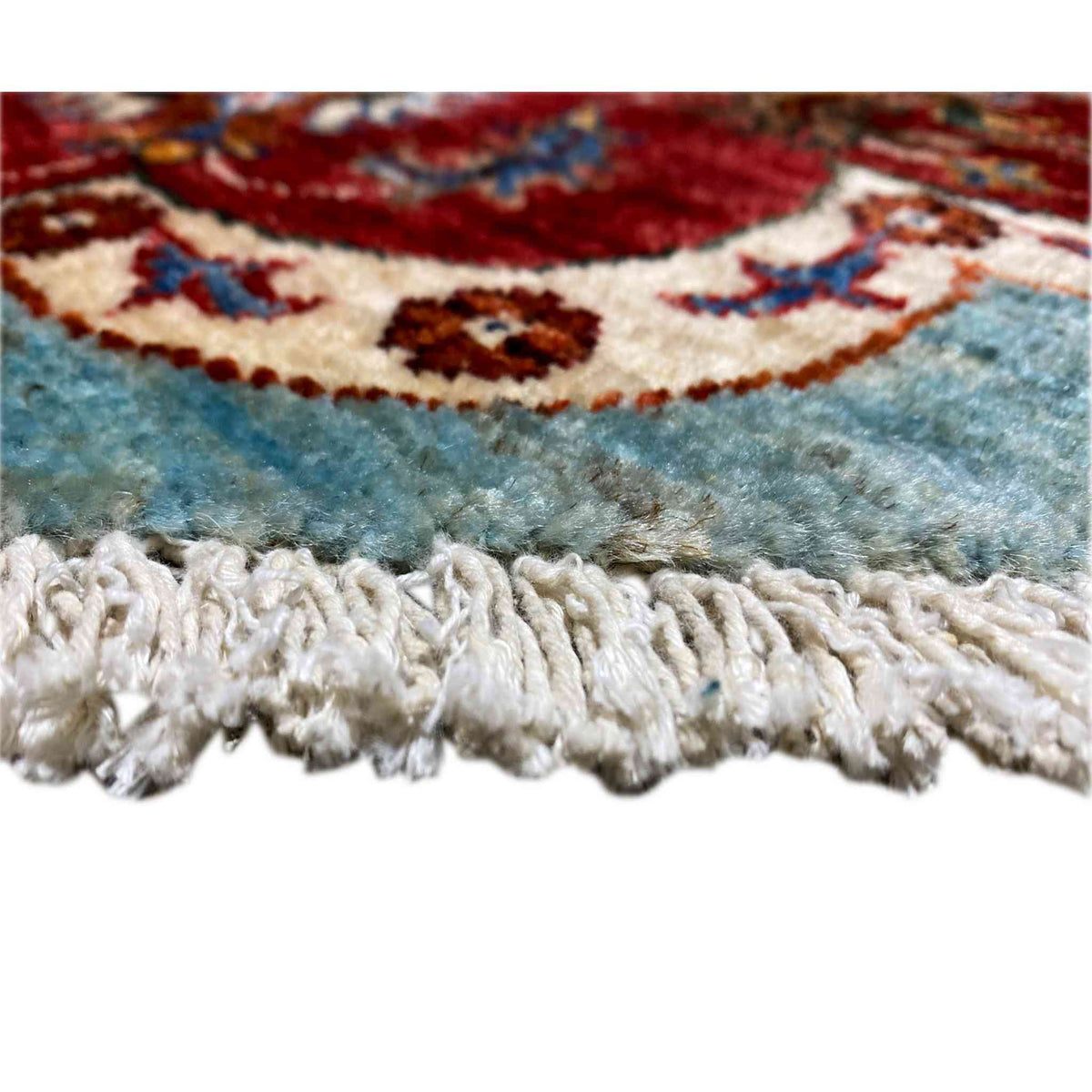 Khorjin rug hem: fringed edge, blue ornament beneath red border