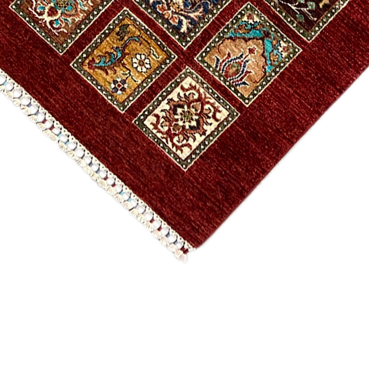 Close-up of the runner corner with white overlock fringes and colorful ornamental squares