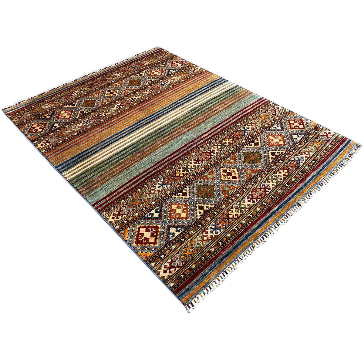 Khorjin rug in diagonal view: diamond motifs, stripes and fringes