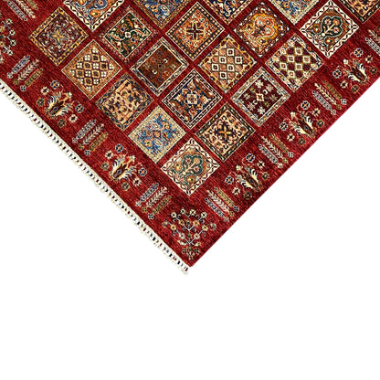 Red carpet: corner area with ornamental squares and a white fringed edge