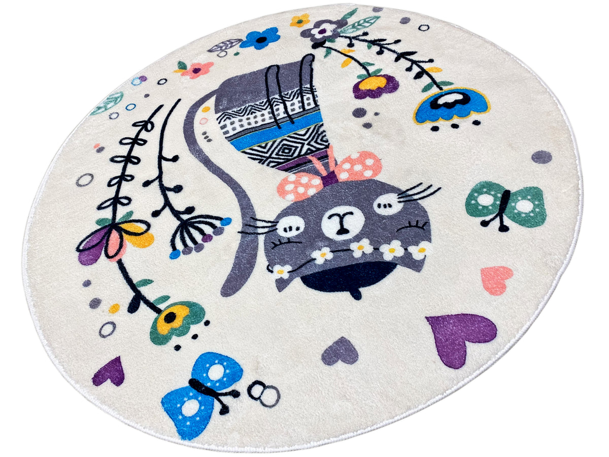 Runder Kinderteppich mit liegender Katze, bunten Herzen, Blumen und Schmetterlingen