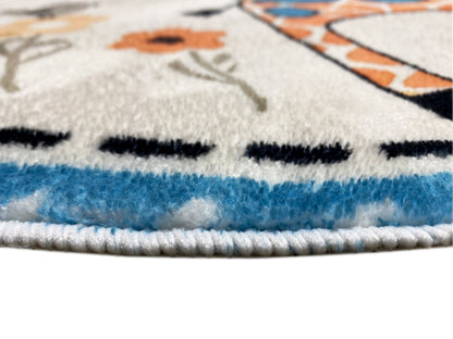 Nahaufnahme Kinderteppich: farbiger Rand und Flor im Tierdesign