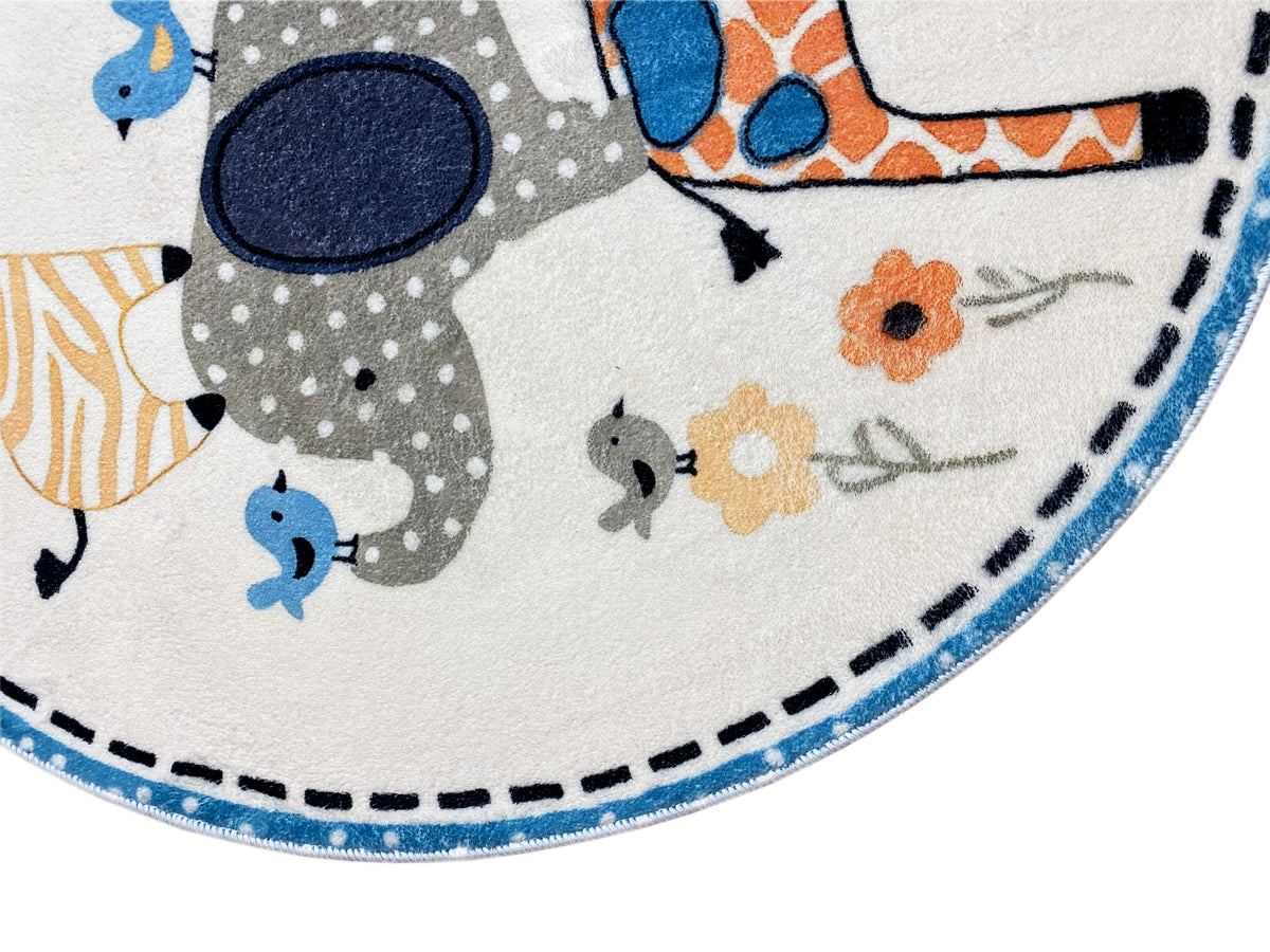 Detail Kinderteppich: blau gepunktete Einfassung, kleine Tiere und Blumen