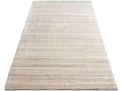 Rechteckiger Gabbeh-Loom-Teppich mit horizontalem Streifenmuster in hellbeige und grau