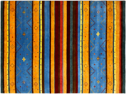Loom Luri Teppich: rechteckiges Muster mit breiten Streifen in Blau, Orange, Rot und Gelb.