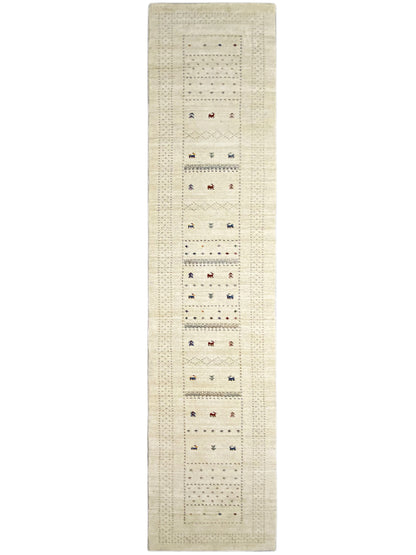 Läuferteppich in hellem Beige mit langem geometrischem Muster und bunten Akzenten