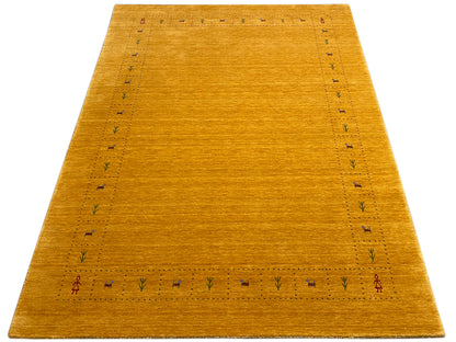 Gelber Teppich 200x142 cm mit zentralem Rechteckmuster und dunkler Randumrandung