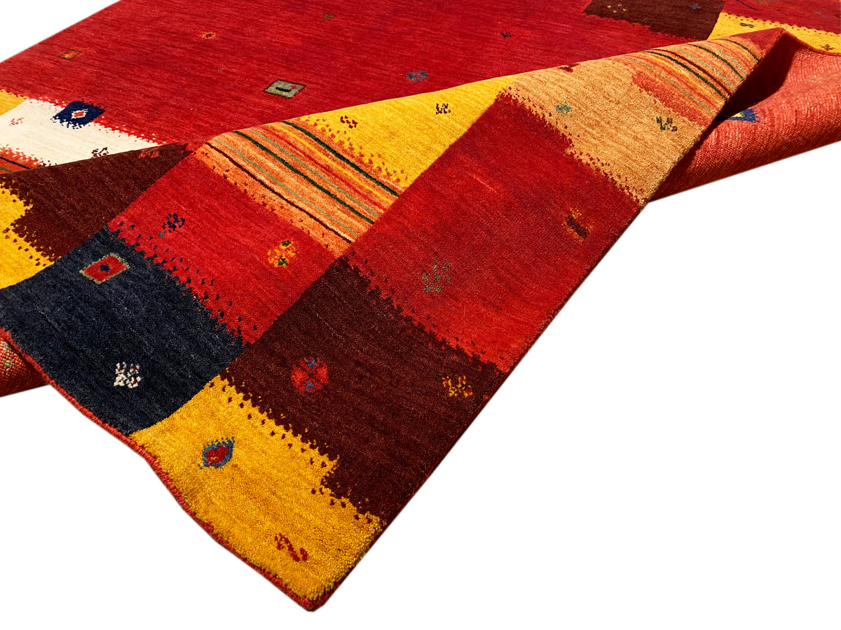 Loom Luri Teppich Ecke mit Struktur: rotes Design mit gelben und dunkelblauen Patchwork-Blöcken