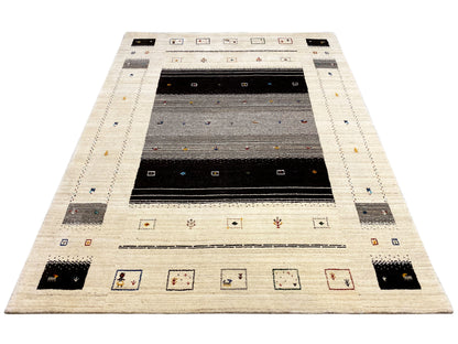 Loom Luri-Teppich 240x176 cm in Beige mit rechteckigem Musterrahmen und dunkler Innenzone