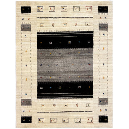Loom Luri-Teppich 240x176 cm mit beige Grund, schwarz-grauen Streifen und kleinen Musterquadraten