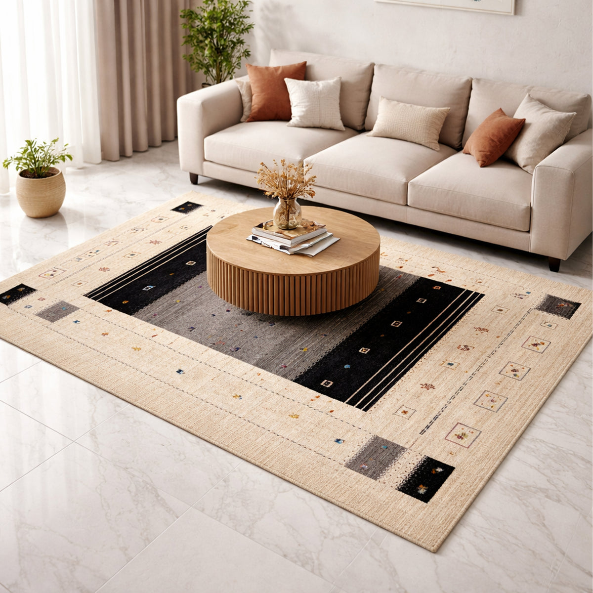Loom Luri-Teppich 240x176 cm in Beige mit geometrischem Mittelteil und schwarzer Bordüre