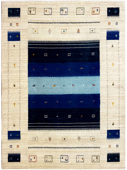 Loom Luri Teppich: beiger Hintergrund mit dunklen und hellen blauen Streifen