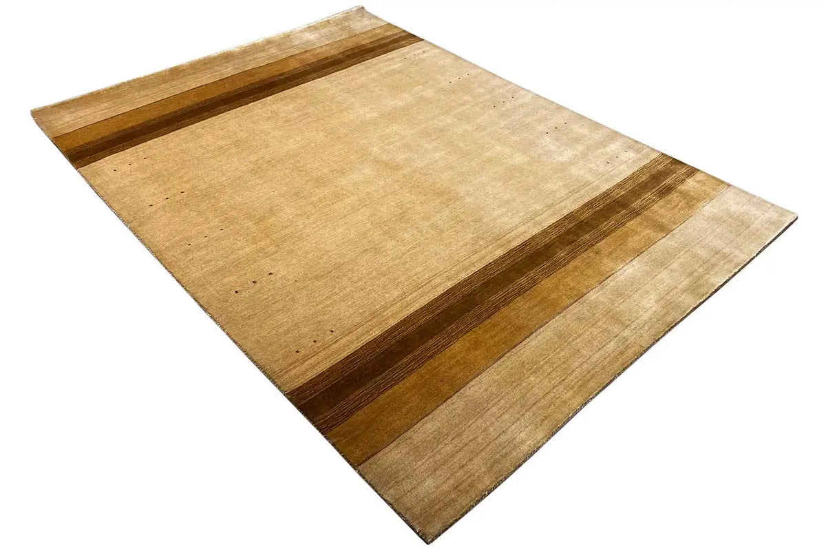 Carpet in diamond view: beige pile with several brown zones