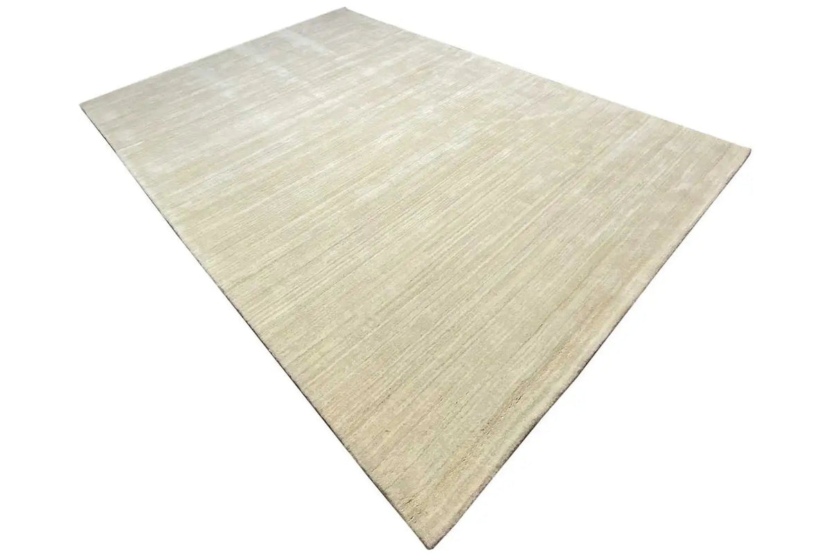 Beige Gabbeh rug, laid out in a diamond shape, fine woven pattern