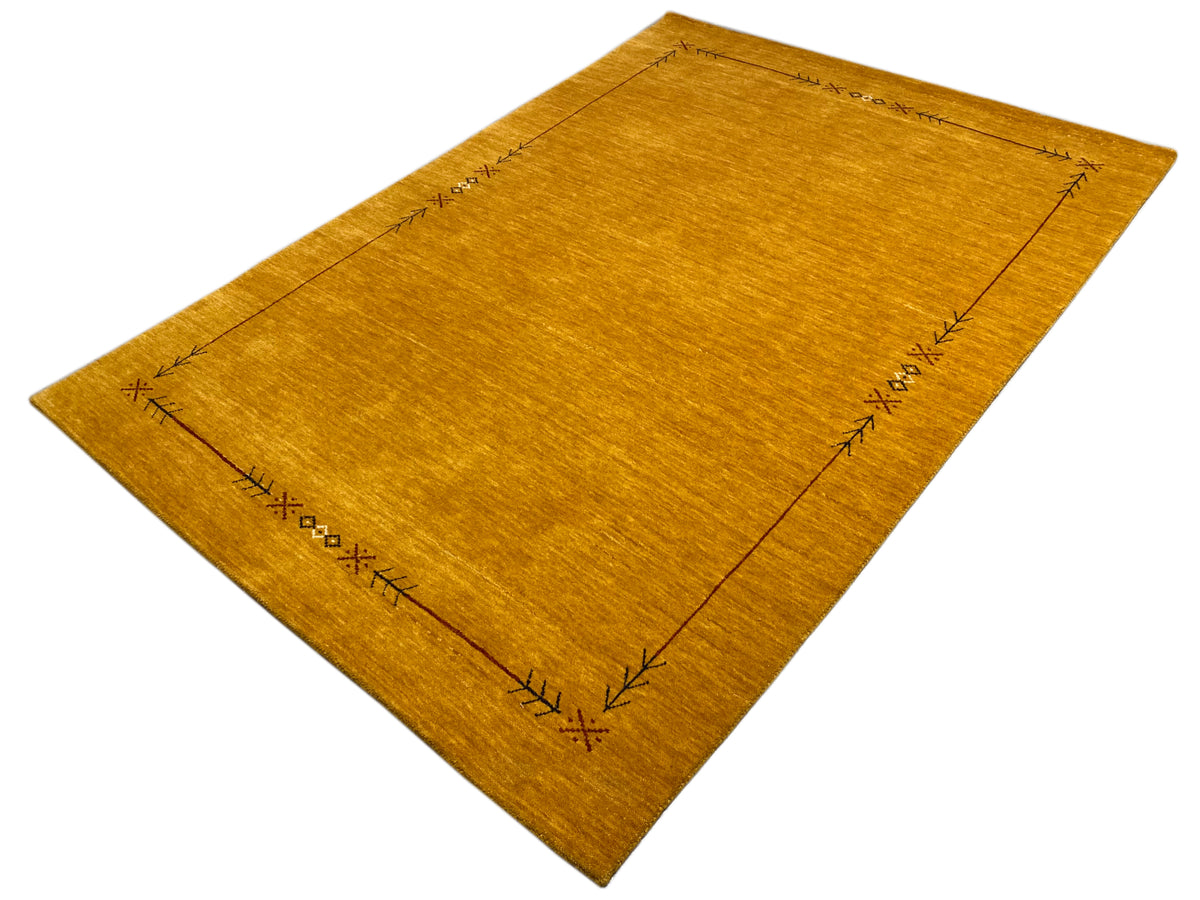 Loom Luri Teppich schräg gelegt, senfgelb mit geometrischem Rand