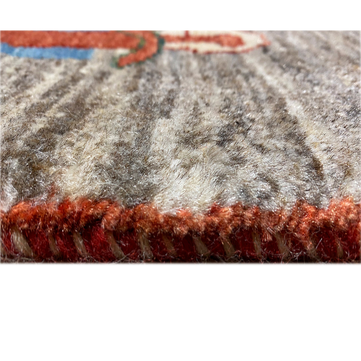 Lion Gabbeh rug 117x79 cm close-up: short pile and red edge trim