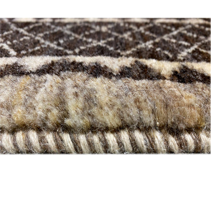 Lion Gabbeh rug 170x110 cm close-up of pile and edge, beige-brown material