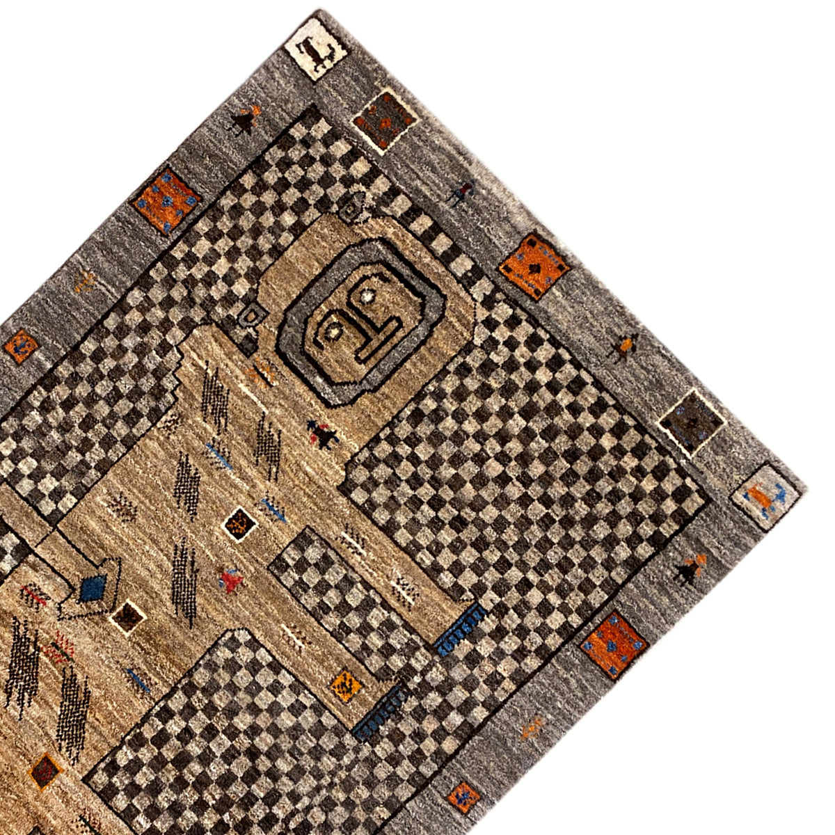Beige Gabbeh rug: lion medallion, diamond pattern, and colorful accents in the corners