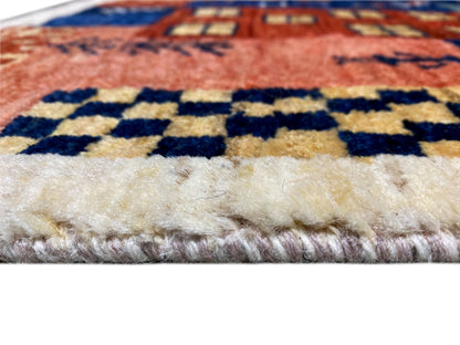 Gabbeh-Luri rug 158x86 cm: close-up of the pile edge with a cream-colored border