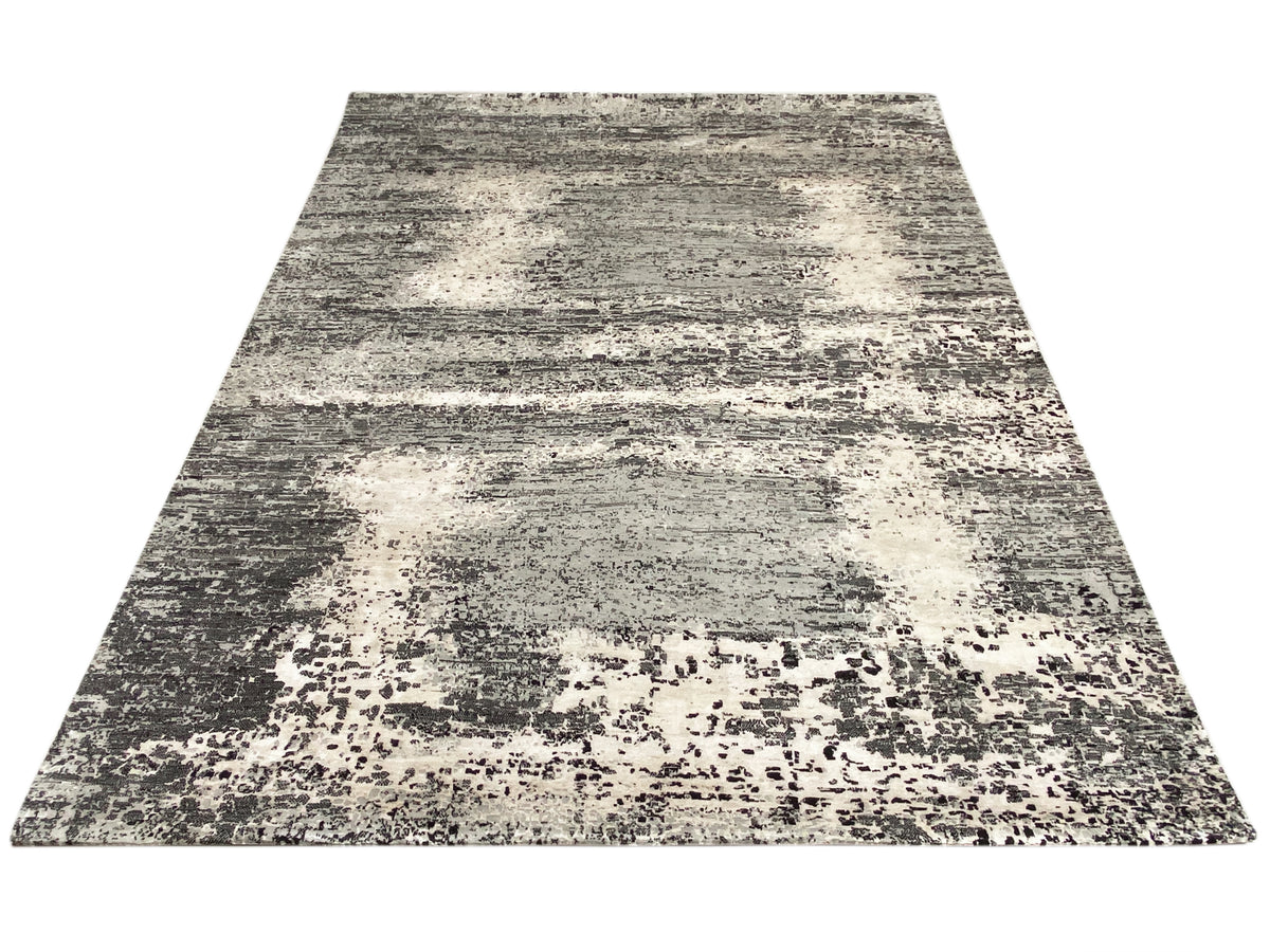 Gabbeh-Luri-Teppich 303x250 mit hellbeigeweißen Bereichen und dunklem Strukturstreifenmuster