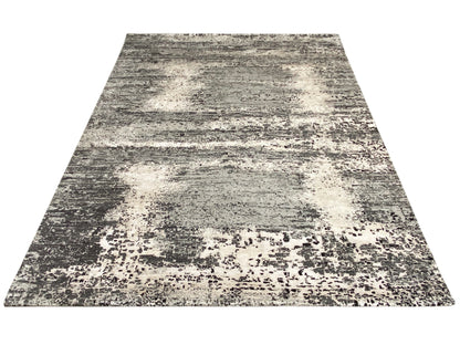 Gabbeh-Luri-Teppich 303x250 mit hellbeigeweißen Bereichen und dunklem Strukturstreifenmuster