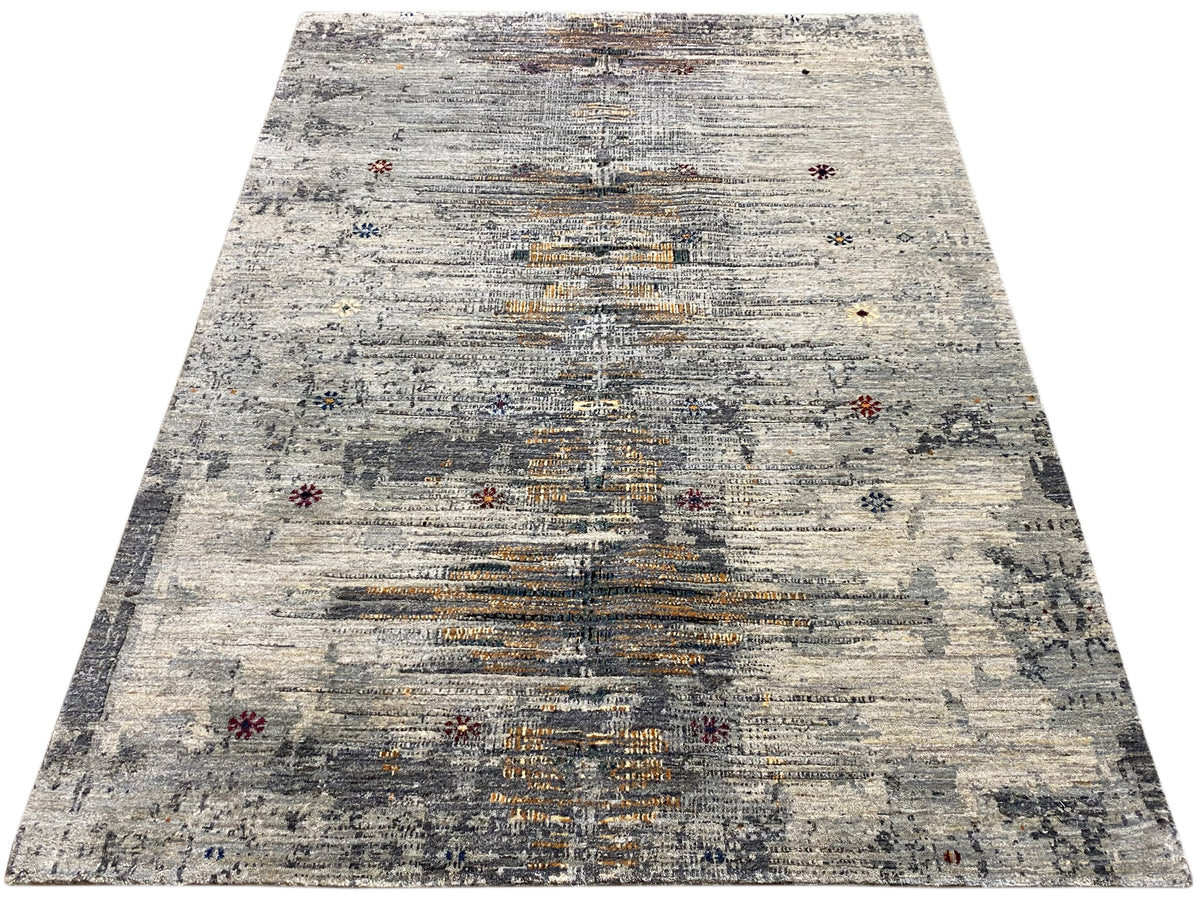 Gabbeh-Luri rug: light gray with a central ornament and subtle accents of color