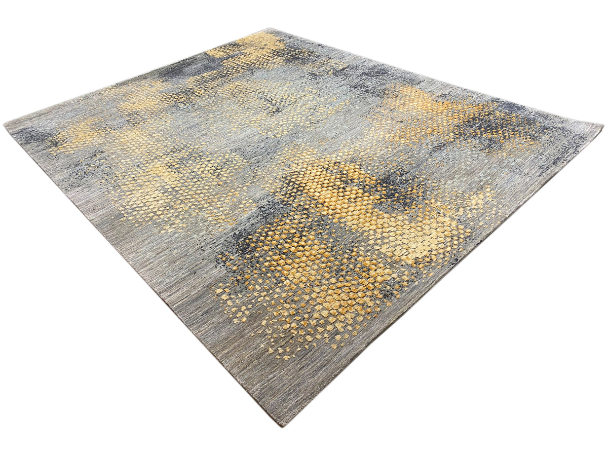 Gabbeh-Luri rug, diagonal view: light gray with yellow-gold dots and spots